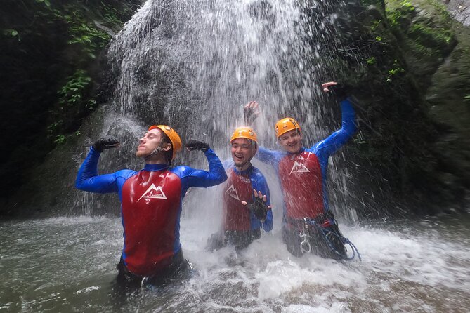 The Natural Canyoning in Alam Canyon - The upper canyon: sunny walls and 28-meter rappels