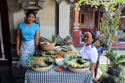 Traditional Balinese Home Dining Experience in Ubud with Putu