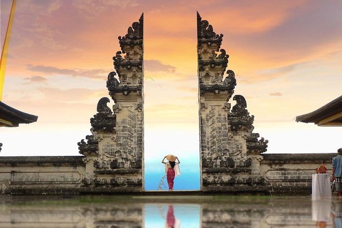 Ubud All-Inclusive Tour with Swing and Lunch - The Ubud Jungle Swing and its big photo moment