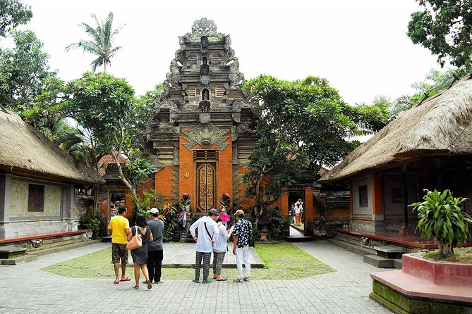 Ubud City Tour I: Monkey Forest, Ubud Palace, Art Market, and Waterfall - A brief look at Ubud Palace