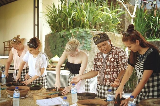 Ubud Cooking Class Bali with Balinese Chef - The morning begins at Ubud Traditional Art Market