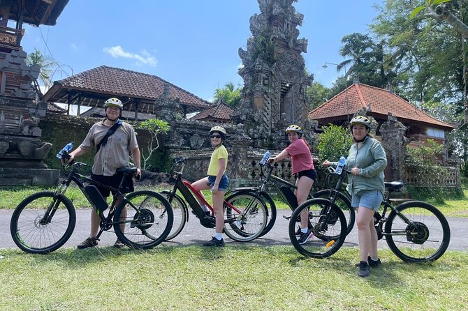 Ubud eBikes Tour to Tegallalang Rice Terrace - The temple stop and Balinese Hindu customs