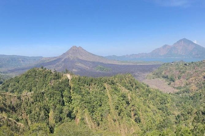 Ubud: Holy Water Temple, Volcano View, Rice Terrace, MonkeyForest - Barong and Kris dance: a strong cultural opening