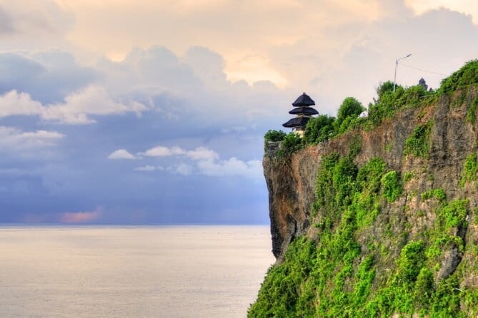 Ubud Jungle Swing - Monkey Forest - Water Temple - Waterfall - Tegenungan Waterfall and the final big view