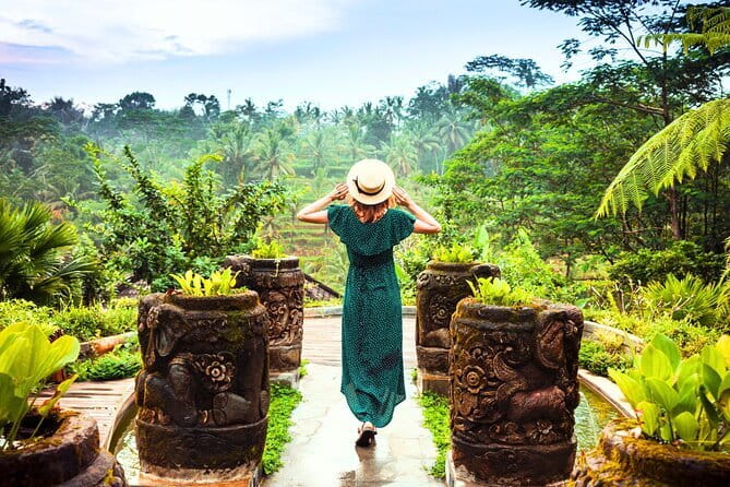 Ubud Jungle Swing - Monkey Forest - Water Temple - Waterfall - Guides Esa and Made add local character