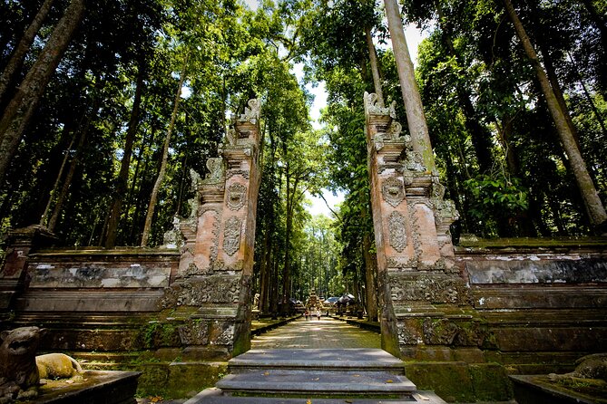 Ubud: Monkey Forest, Rice Terraces & Sacred Temples - Mengening Temple and the canang sari workshop