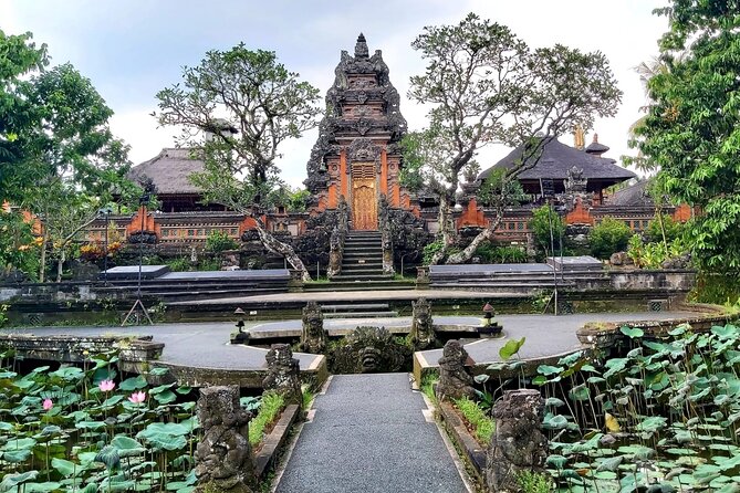 Ubud Private Tour : Best Of Ubud - Guided Tour - Walking through Sacred Monkey Forest Sanctuary