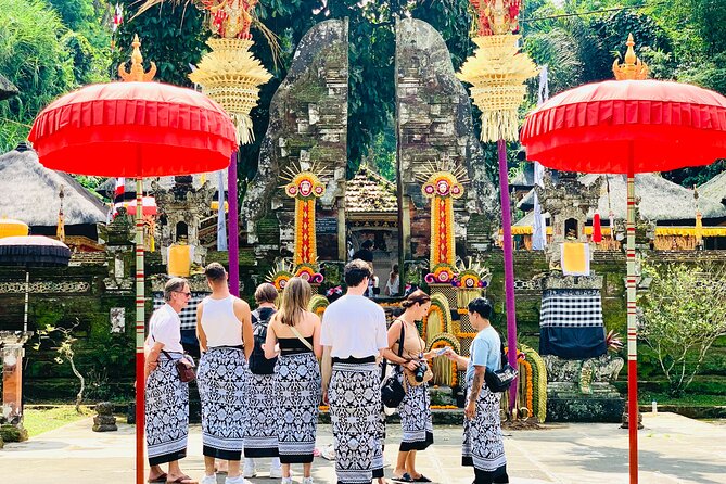 Ubud Private Tour: Waterfalls, Temple and Rice Terraces Swing - Lunch at D Alas Warung
