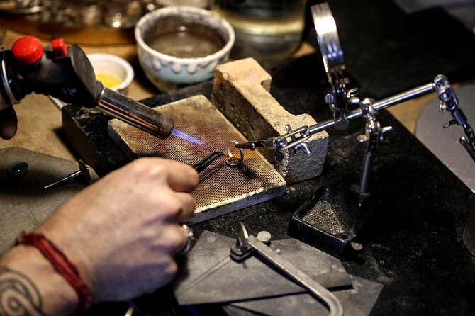 Ubud Silver Artistry Class: Create Unique Jewelry in Bali - One hour in Ubud town