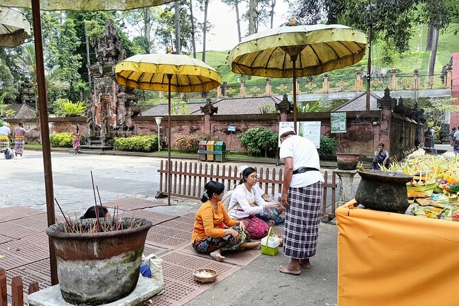 Ubud Tirta Empul Temple Tour with Purification Experience - Who should book this experience