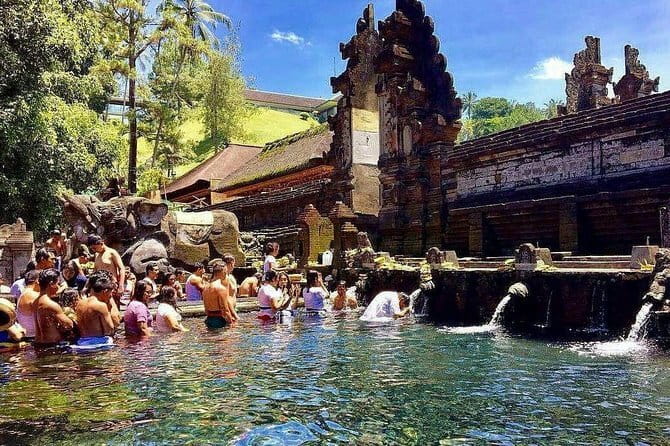 Ubud Tour Water Temple with Jungle Swing - Taking the jungle swing over the valley