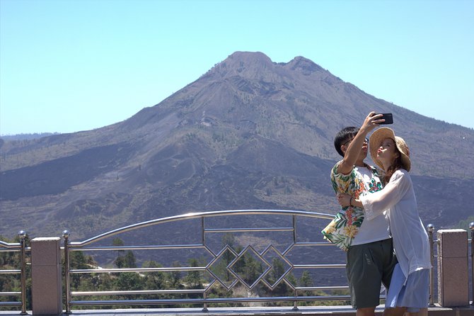 Ubud Volcano Lake and Natural Hot Spring Tour - Mount Batur: lunch with the volcano in front of you