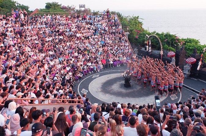 Uluwatu Kecak and Jimbaran Bay - The important Ubud and Tanah Lot confusion