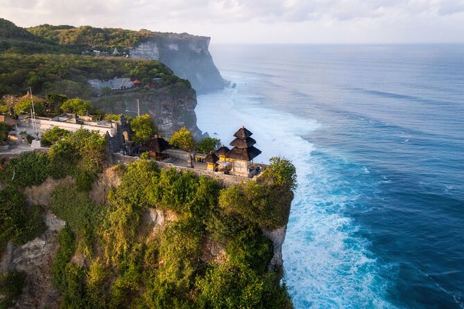 ️Uluwatu Temple Sunset & Kecak Fire Dance Tour - The private vehicle and driver