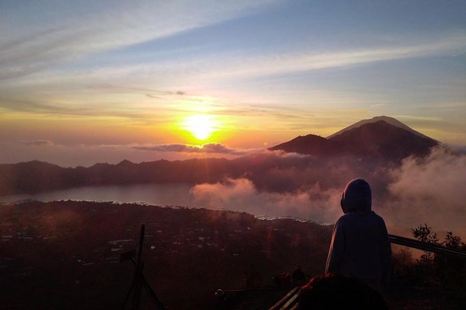 Watch the sunrise from the top of Mount Batur volcano - Reaching the summit before the sun