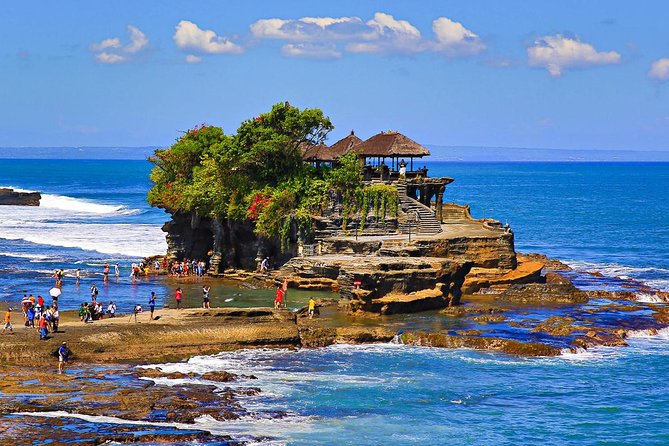 West Bali Tour: Taman Ayun, Ulun Danu Beratan, Jatiluwih Rice Terrace, Tanah Lot - The six stops that shape the day