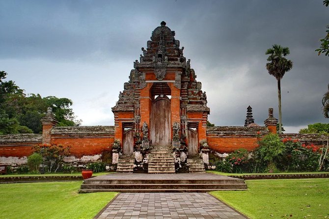 West Bali Tour: Taman Ayun, Ulun Danu Beratan, Jatiluwih Rice Terrace, Tanah Lot - Leke Leke Waterfall adds a short jungle walk